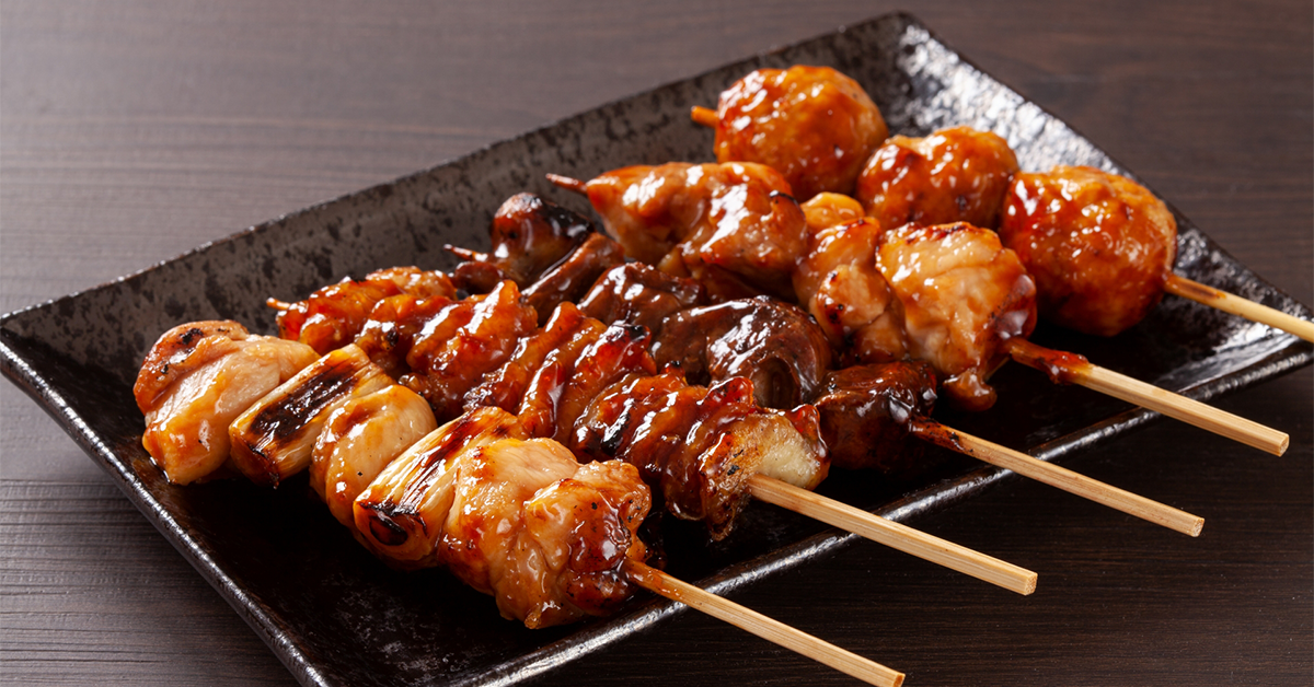 たれがたっぷりかかった焼き鳥